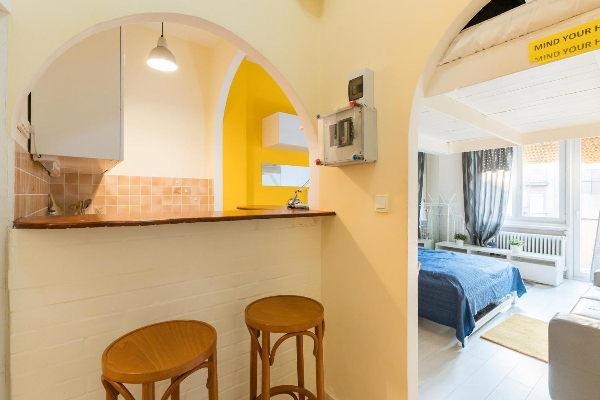 Sunny Studio With Balcony In Party District Budapest Exteriör bild