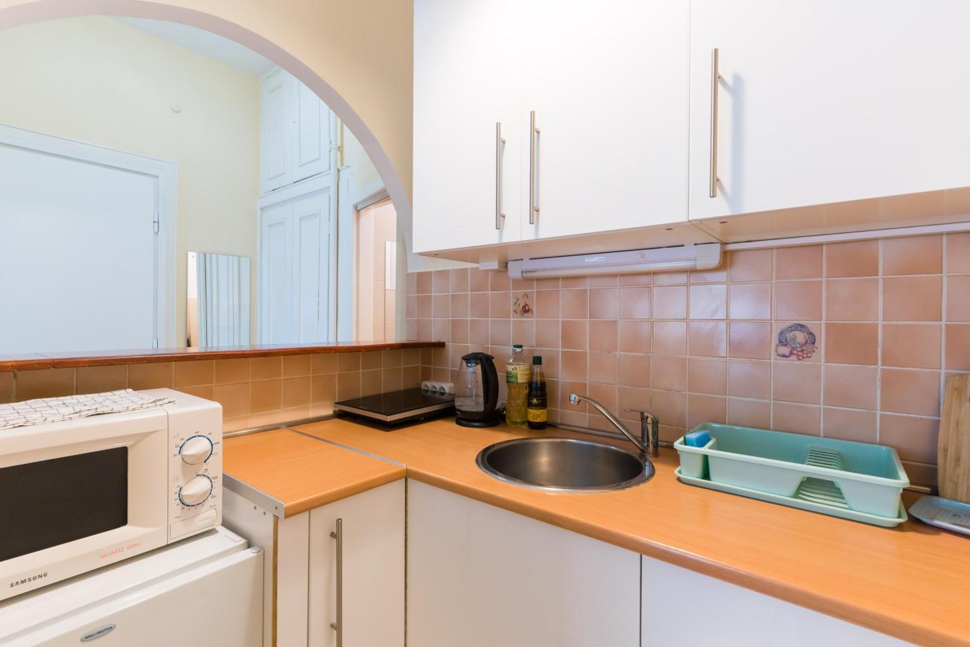 Sunny Studio With Balcony In Party District Budapest Exteriör bild