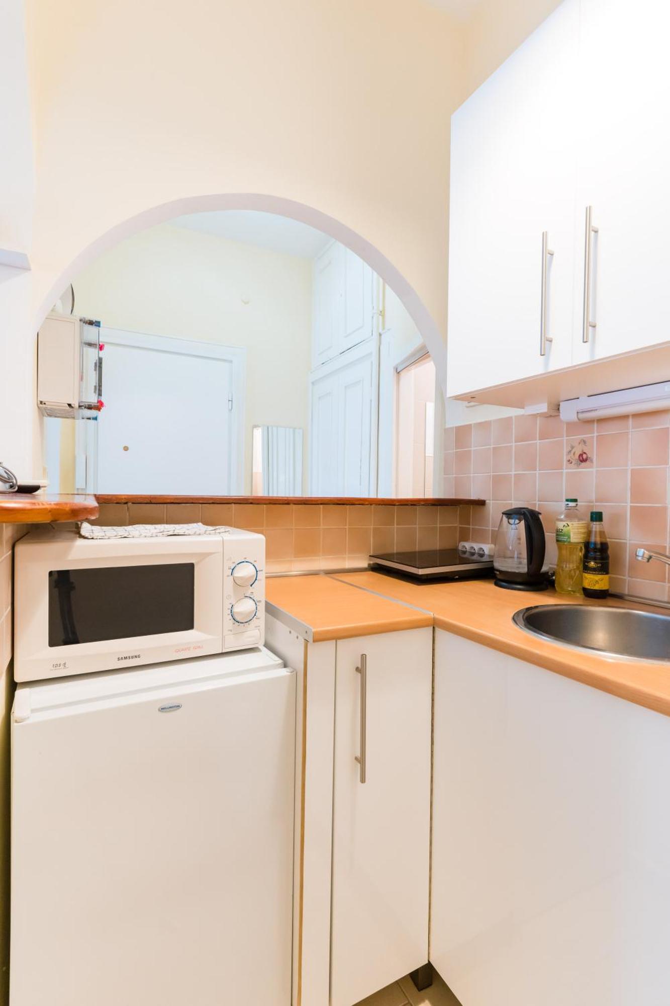 Sunny Studio With Balcony In Party District Budapest Exteriör bild
